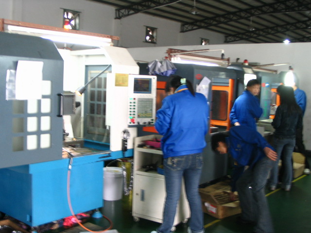 CNC铣削车间一角 (CNC Milling workshop)